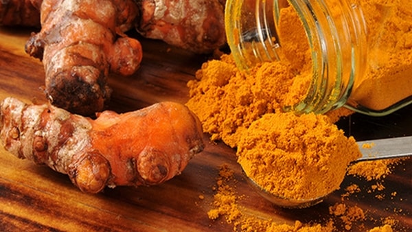 shutterstock curcuma epice sante longue vie 01 min